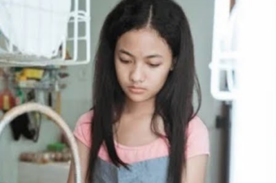 PUMASOK NA YAYA ANG MAHIRAP NA DALAGA, SA KANYA PALA IIWANAN LAHAT NG YAMAN NG BILYONARYONG AMO